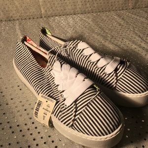 AEROPOSTALE sneakers